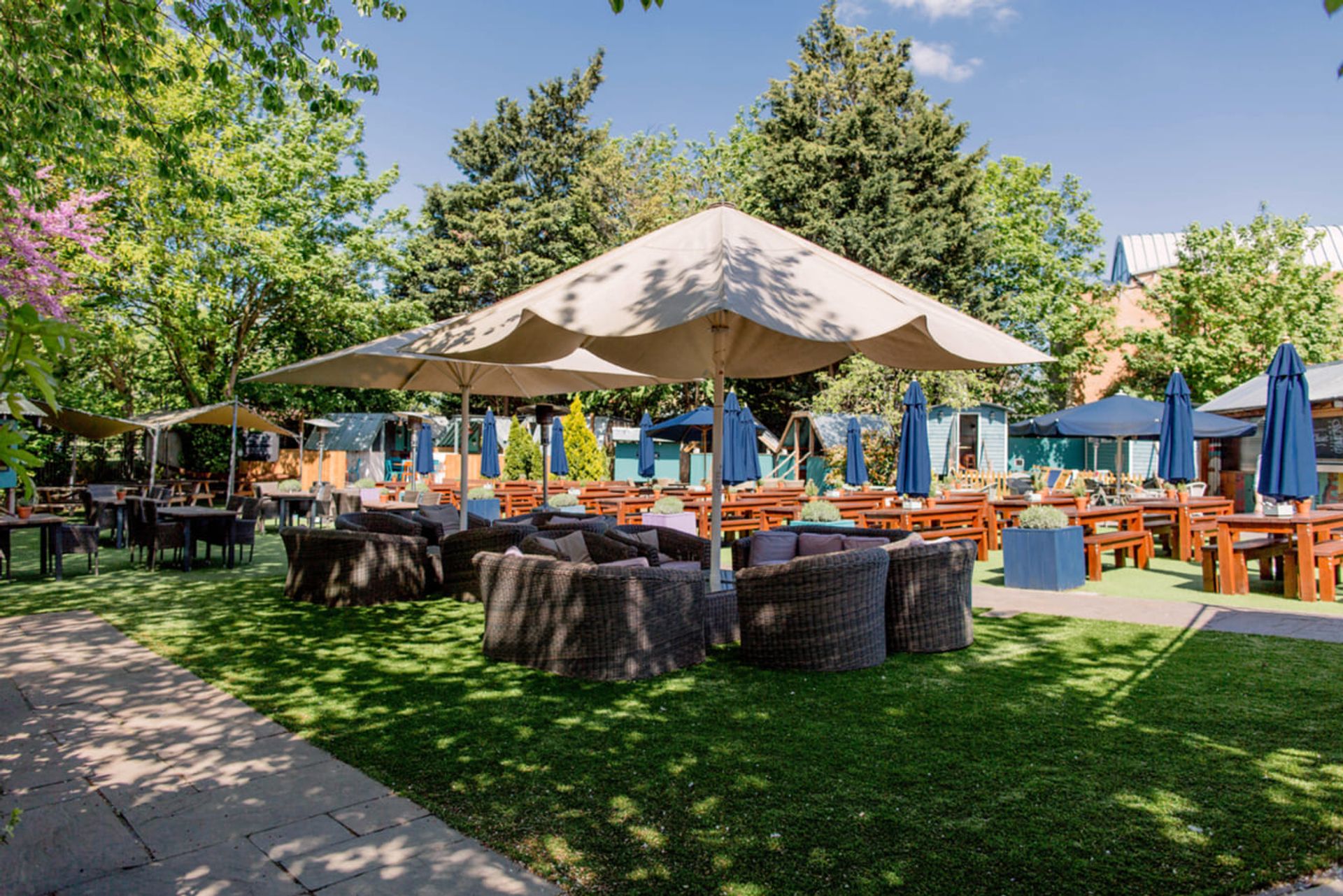 The Leather Bottle Pub in Earlsfield Best Beer Garden